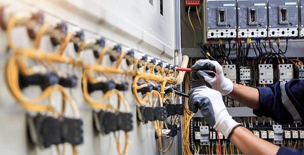 Professional Electrician technician working in Lincoln, AR